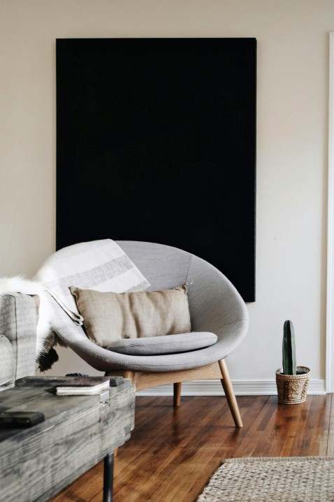 Workspace abierto con estaciones regulables